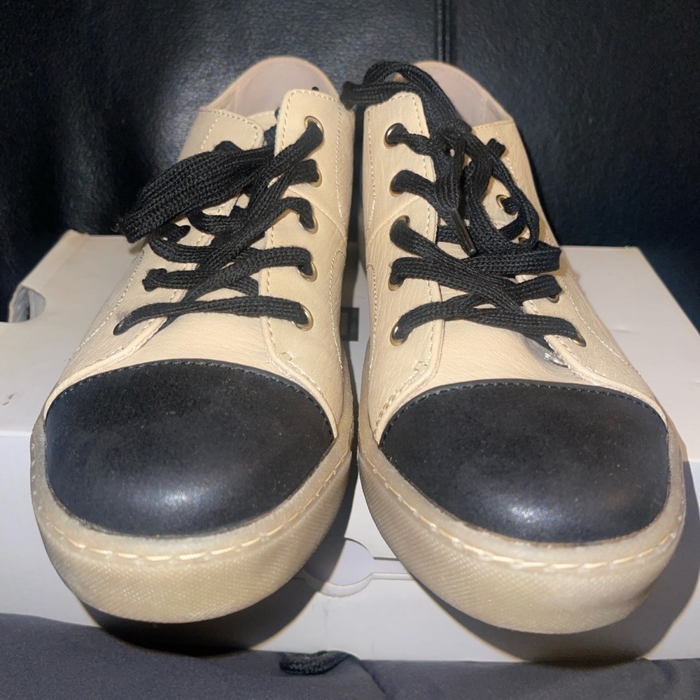 Aldo Vintage Women’s Rudberg Black & Cream Sneakers Size 10 EUC w/Box